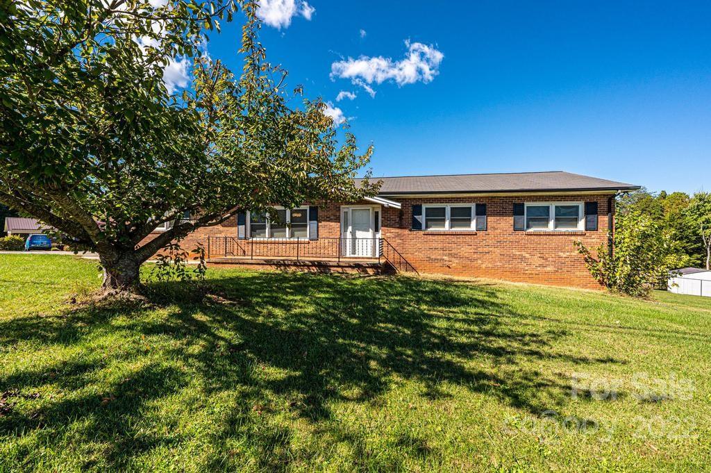 18 Cedar Forest Loop Hickory NC 28601
