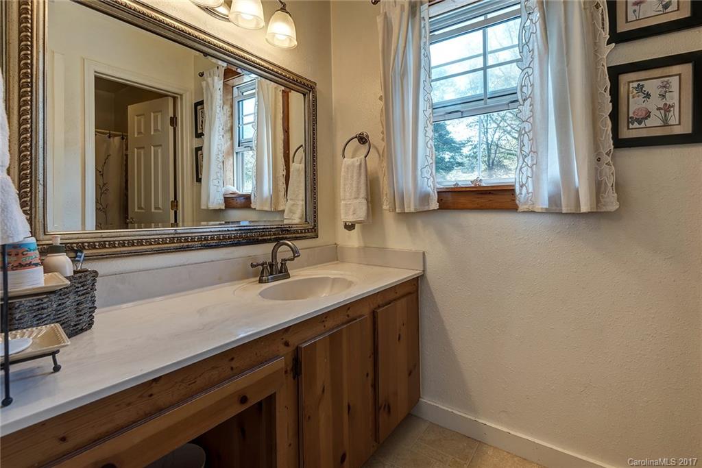 208 Bailey Road Candler NC 28715
