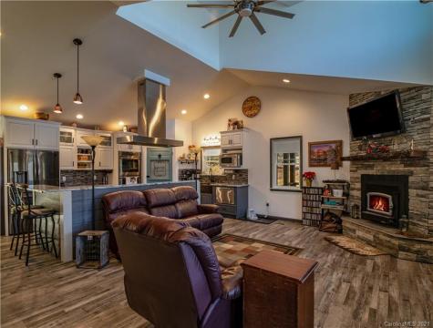 334 Hall Road Green Mountain NC 28740