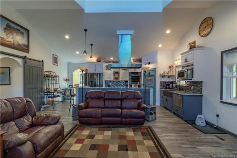 334 Hall Road Green Mountain NC 28740