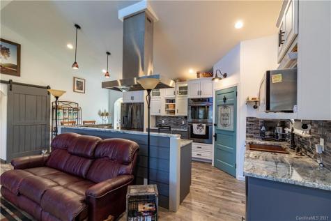 334 Hall Road Green Mountain NC 28740