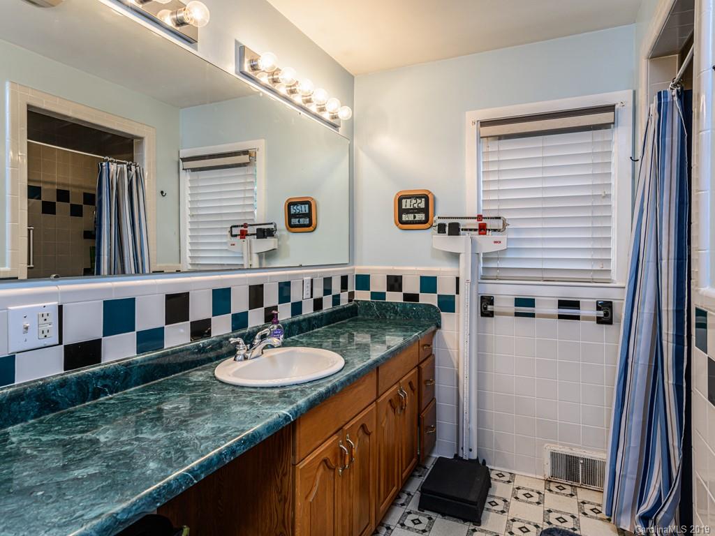 174 School Road Asheville NC 28806