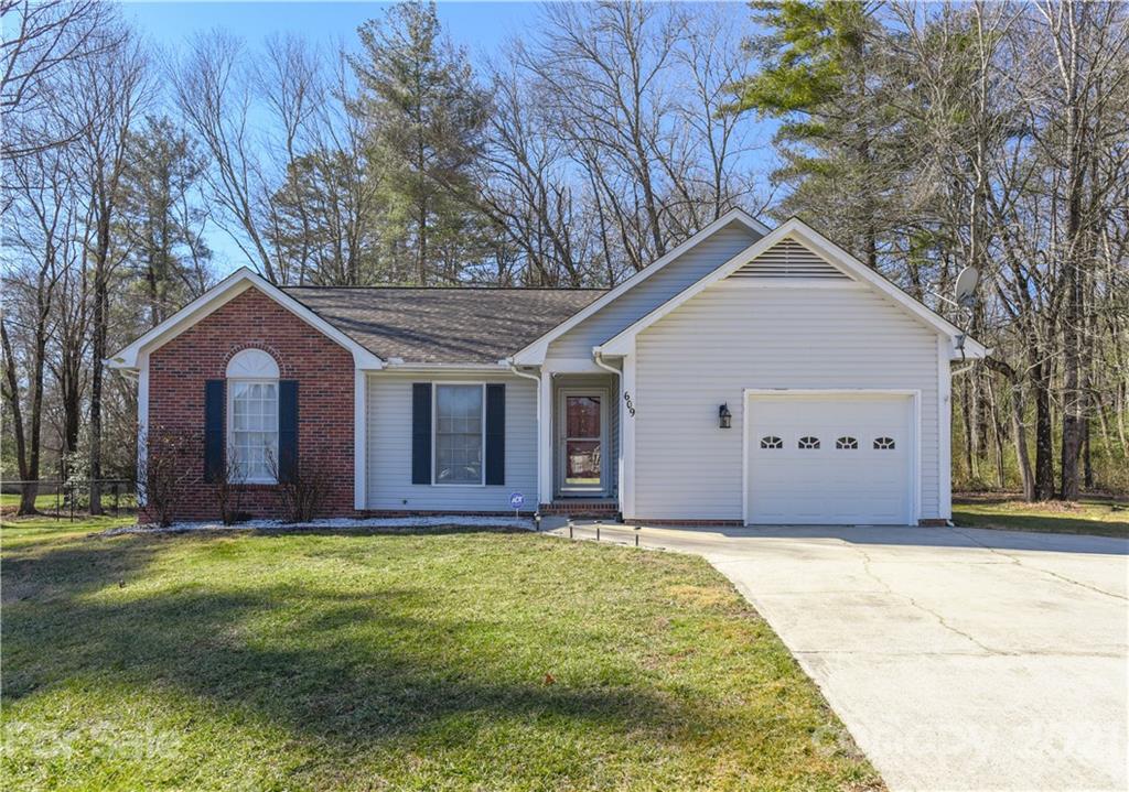 609 Woodberry Court Fletcher NC 28732