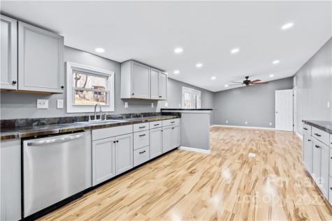 500 Deaverview Road Asheville NC 28806