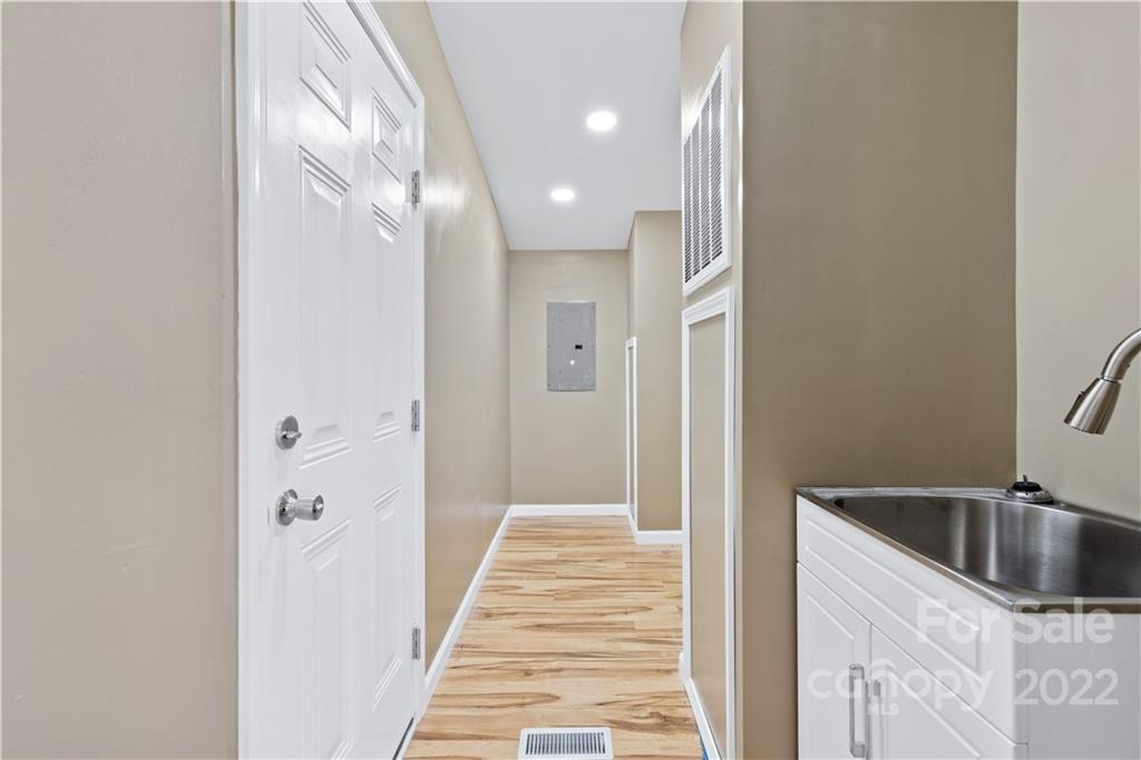 500 Deaverview Road Asheville NC 28806