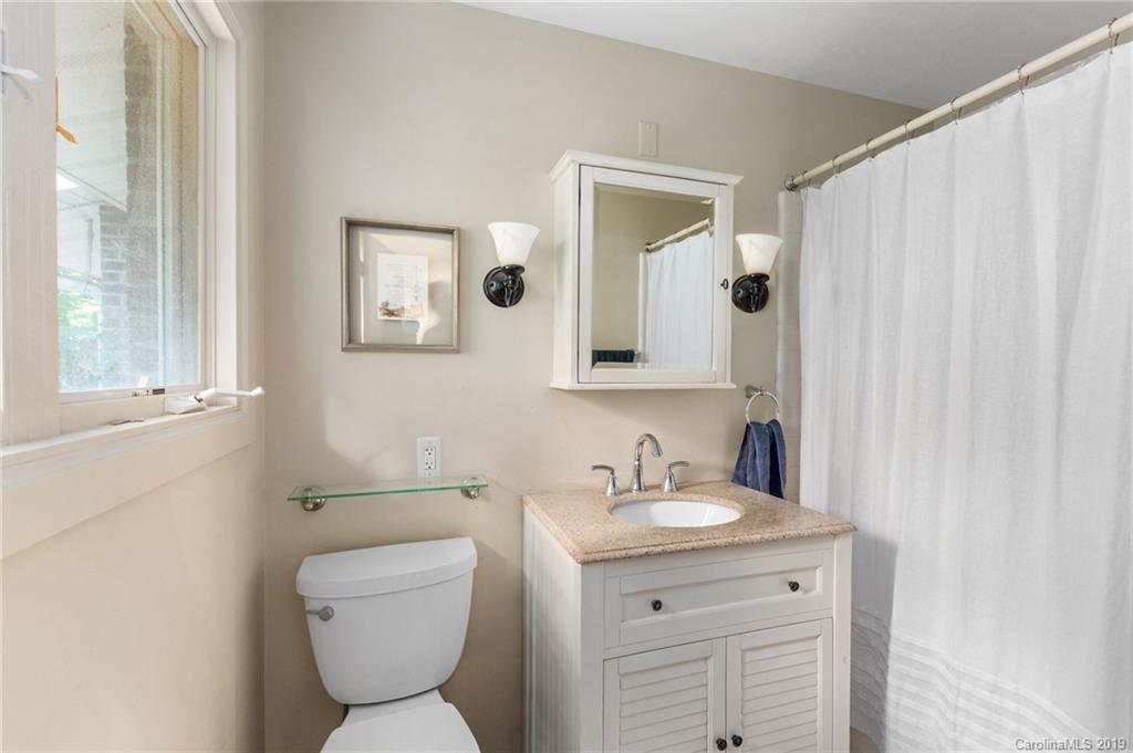 6 Willow Road Asheville NC 28804