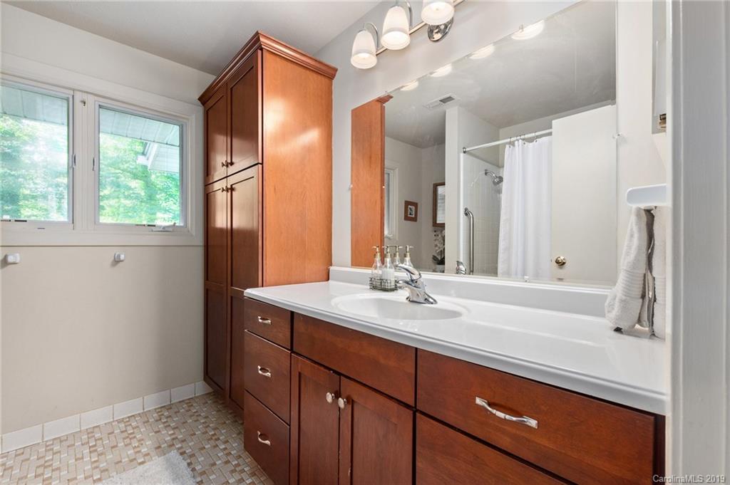 6 Willow Road Asheville NC 28804