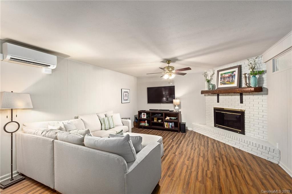6 Willow Road Asheville NC 28804