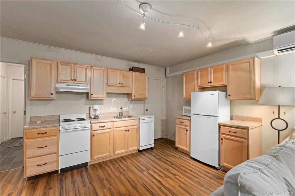 6 Willow Road Asheville NC 28804