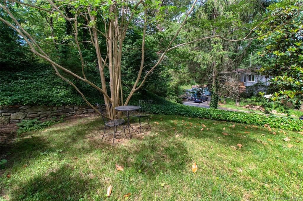 6 Willow Road Asheville NC 28804