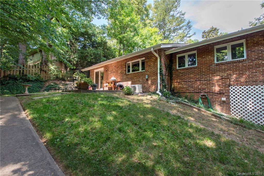 6 Willow Road Asheville NC 28804