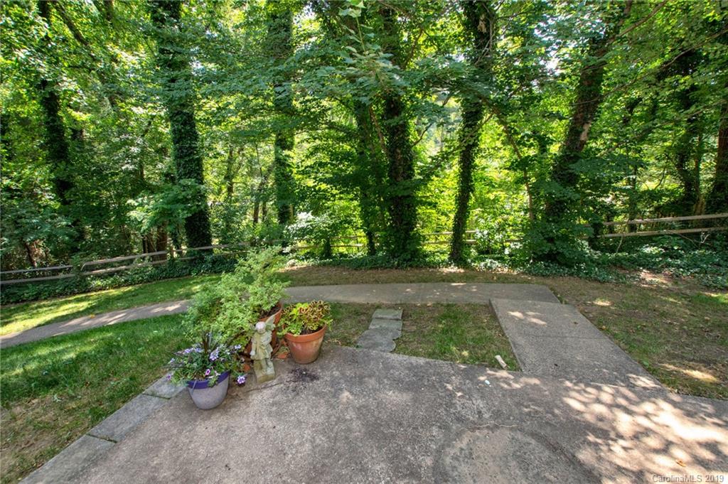 6 Willow Road Asheville NC 28804