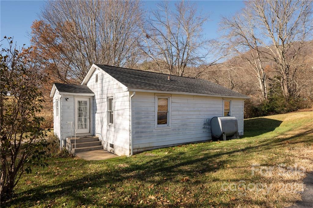 17 Anthony Street Waynesville NC 28786