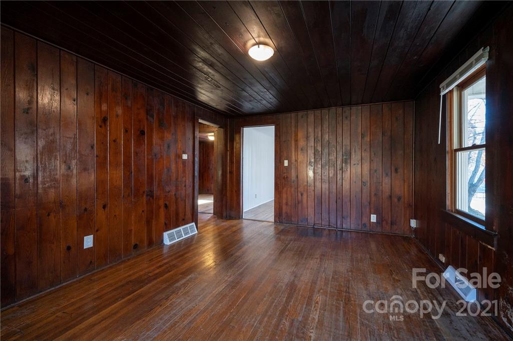 17 Anthony Street Waynesville NC 28786