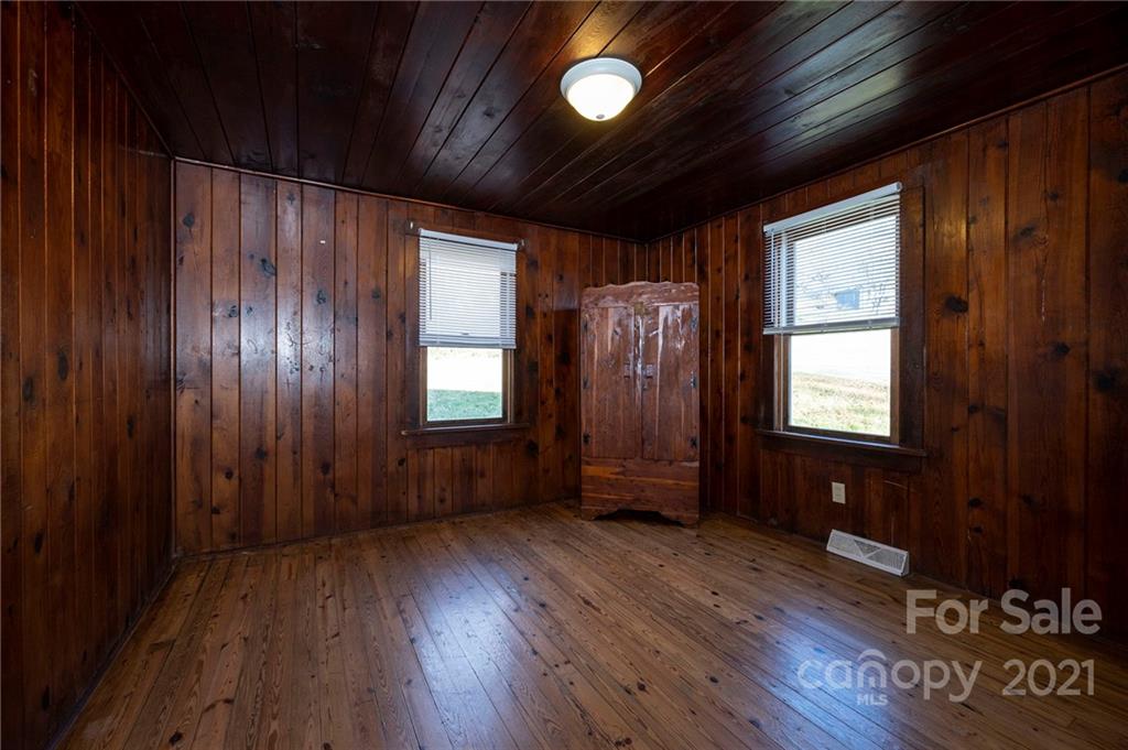 17 Anthony Street Waynesville NC 28786