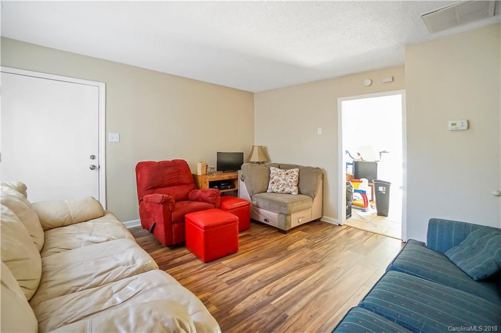334 N Hoskins Road Charlotte NC 28216