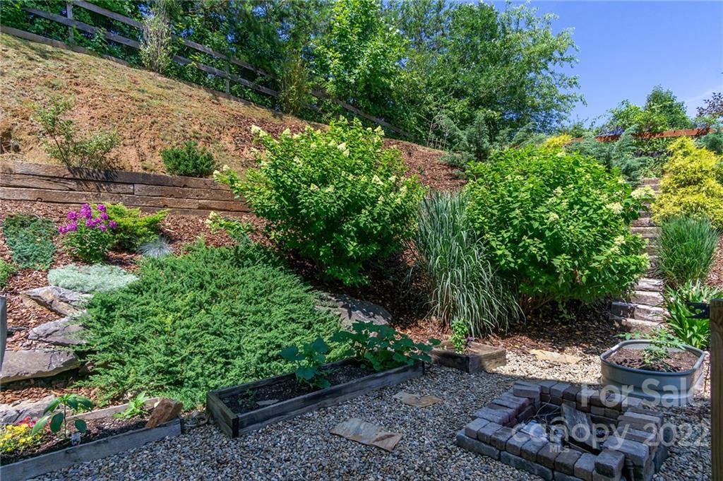 21 Moss Pink Place Asheville NC 28806