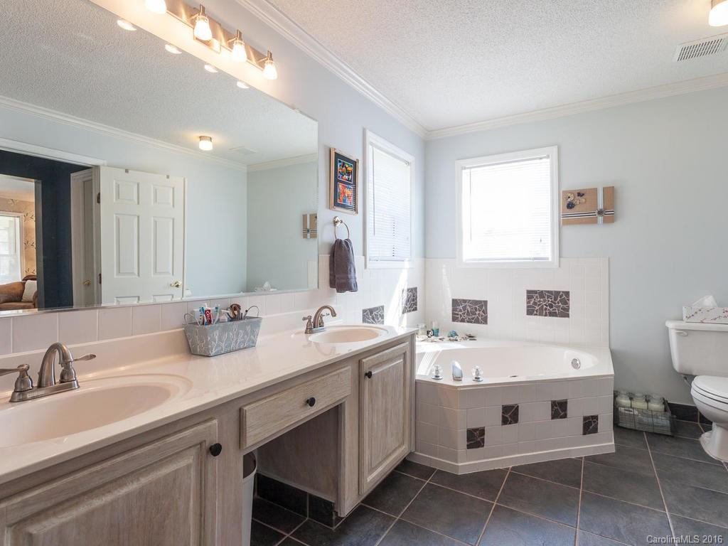 37 Upper Moffitt Road Asheville NC 28805