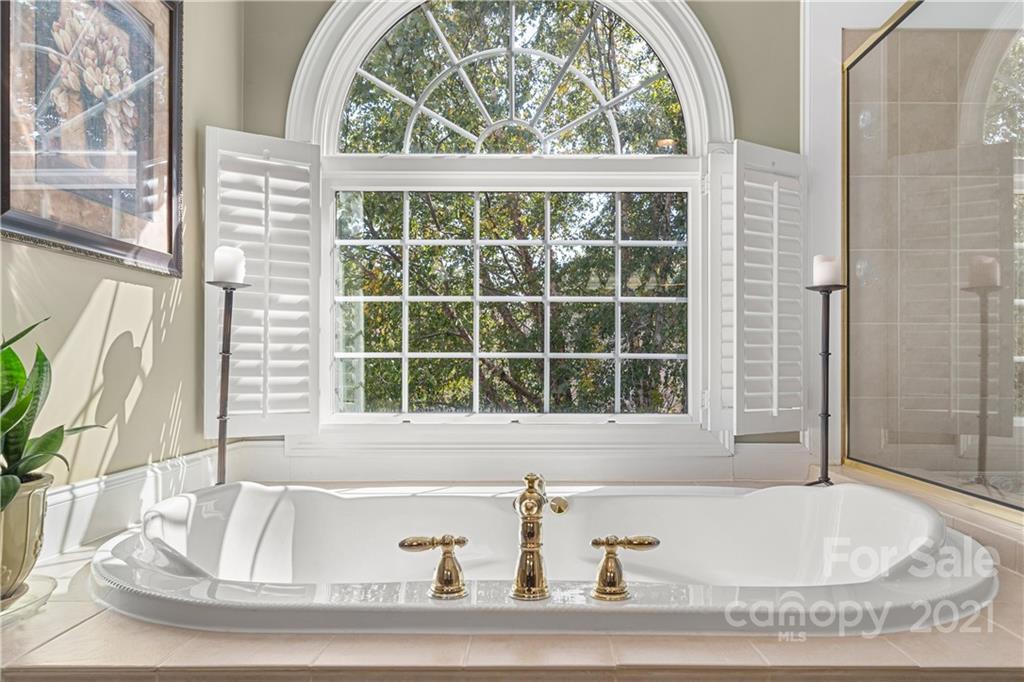 26 Ludgate Lane Arden NC 28704