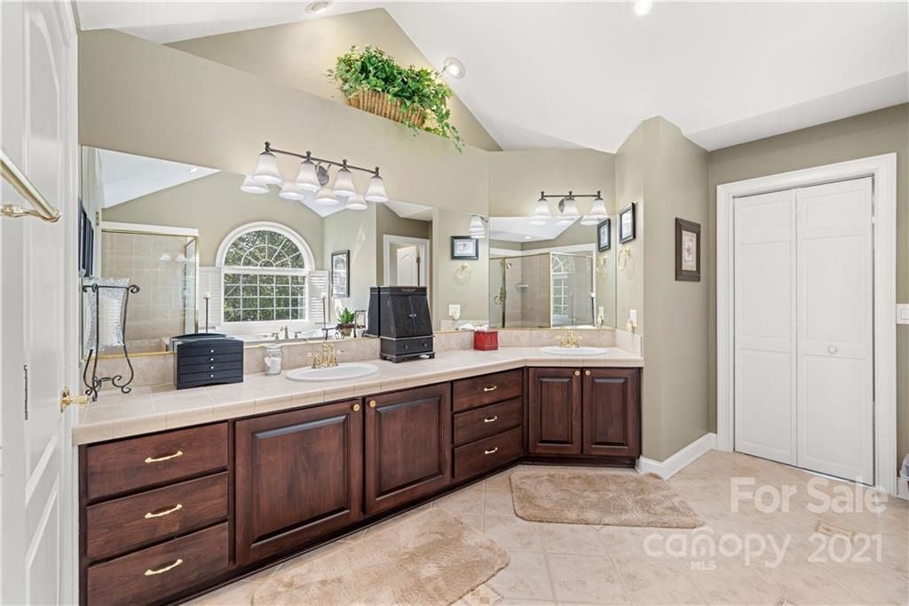 26 Ludgate Lane Arden NC 28704
