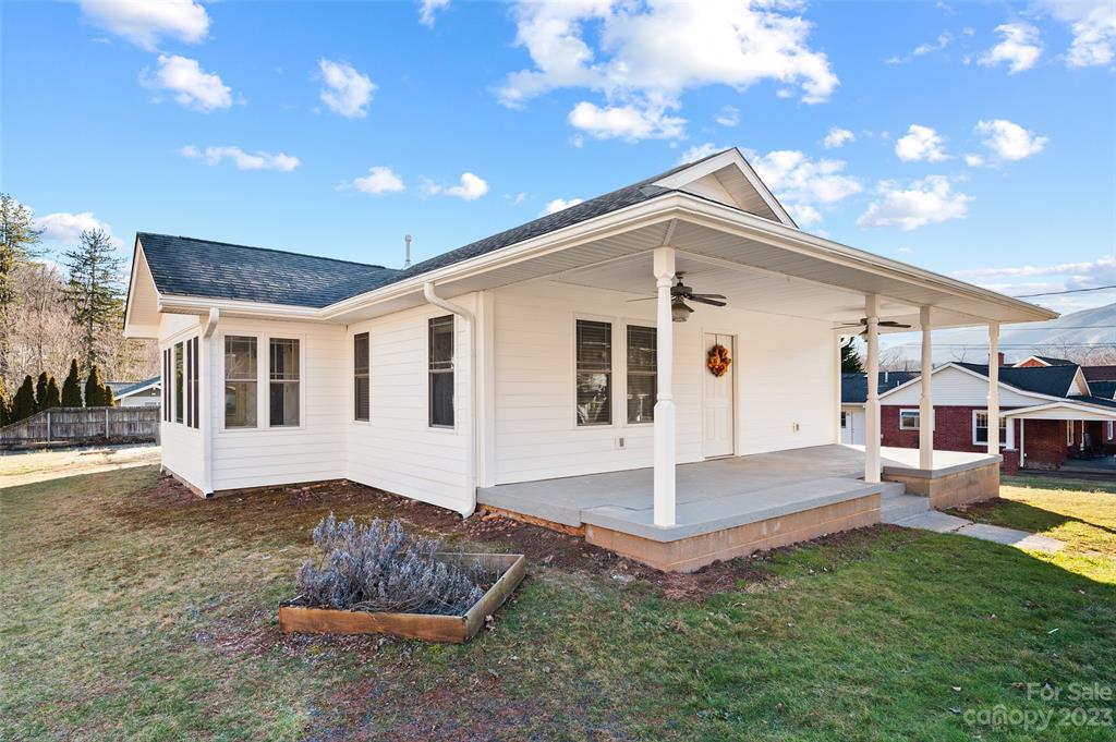 9 Carolina Avenue Waynesville NC 28786