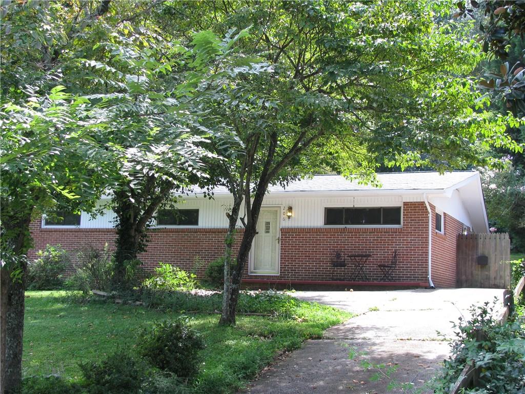 206 31st Avenue Ne Hickory NC 28601