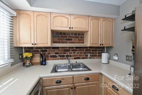 4327 Walker Road Charlotte NC 28211