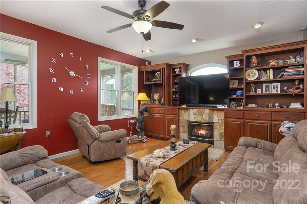 1424 Wolf Pen Road Old Fort NC 28762