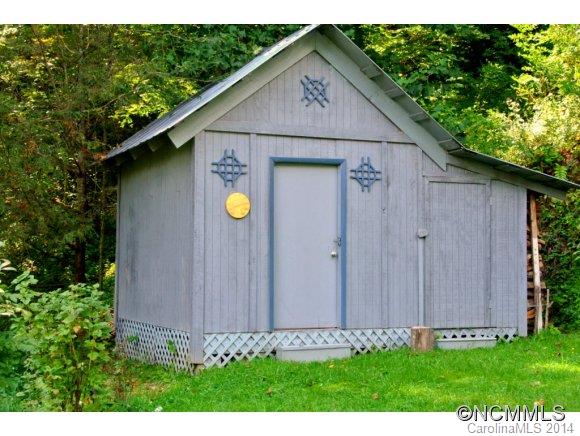 75 Cracker Trail Burnsville NC 28714