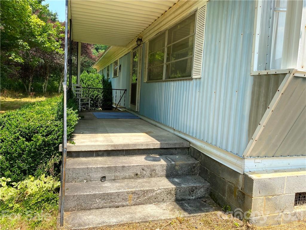 995 Cattail Creek Road Burnsville NC 28714