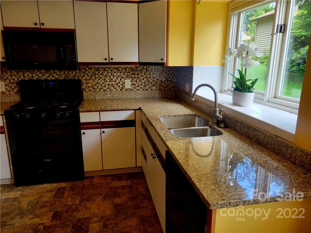32b Larkspur Court Asheville NC 28805