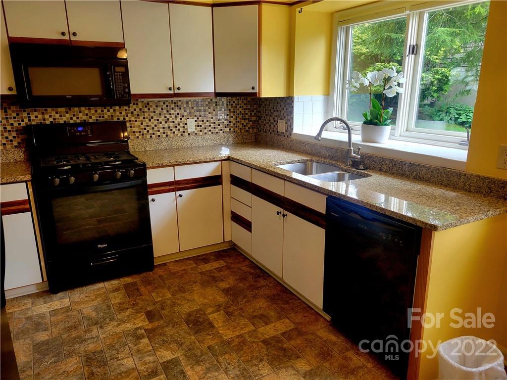 32b Larkspur Court Asheville NC 28805
