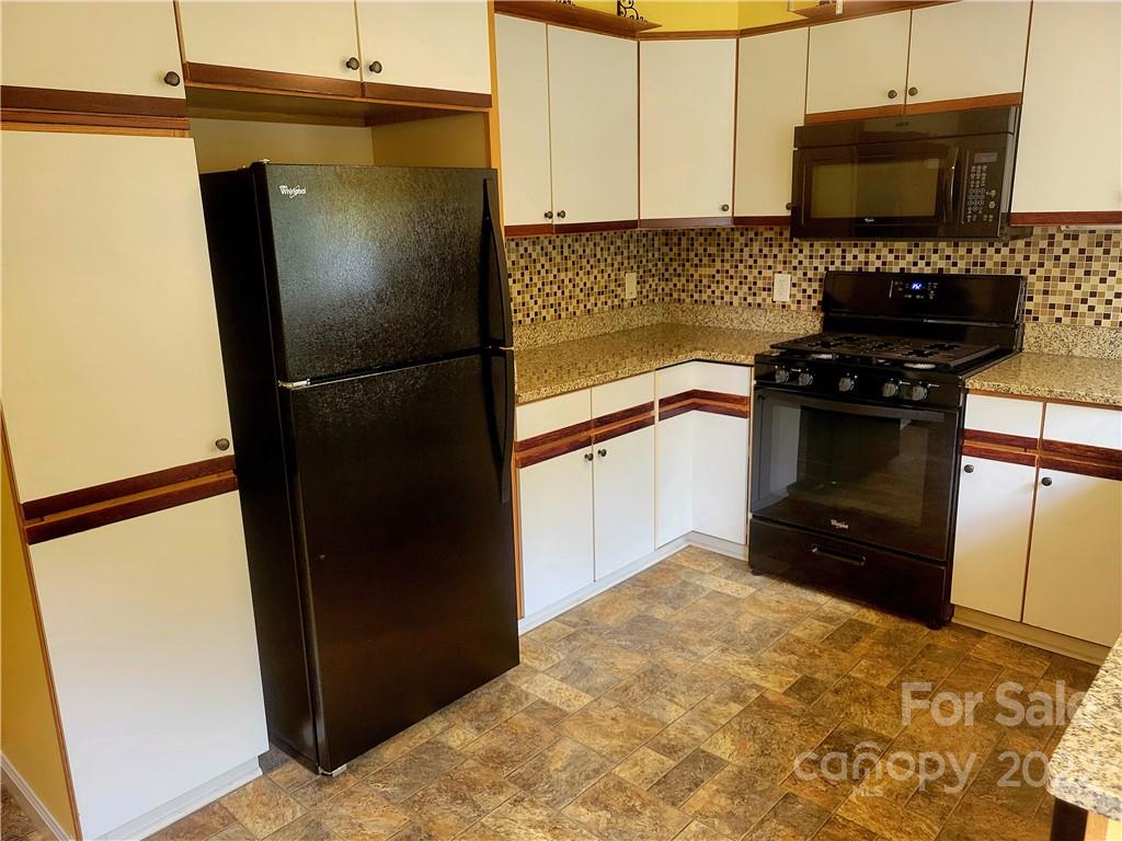 32b Larkspur Court Asheville NC 28805