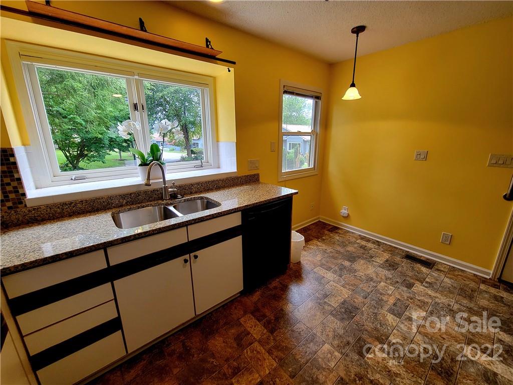 32b Larkspur Court Asheville NC 28805