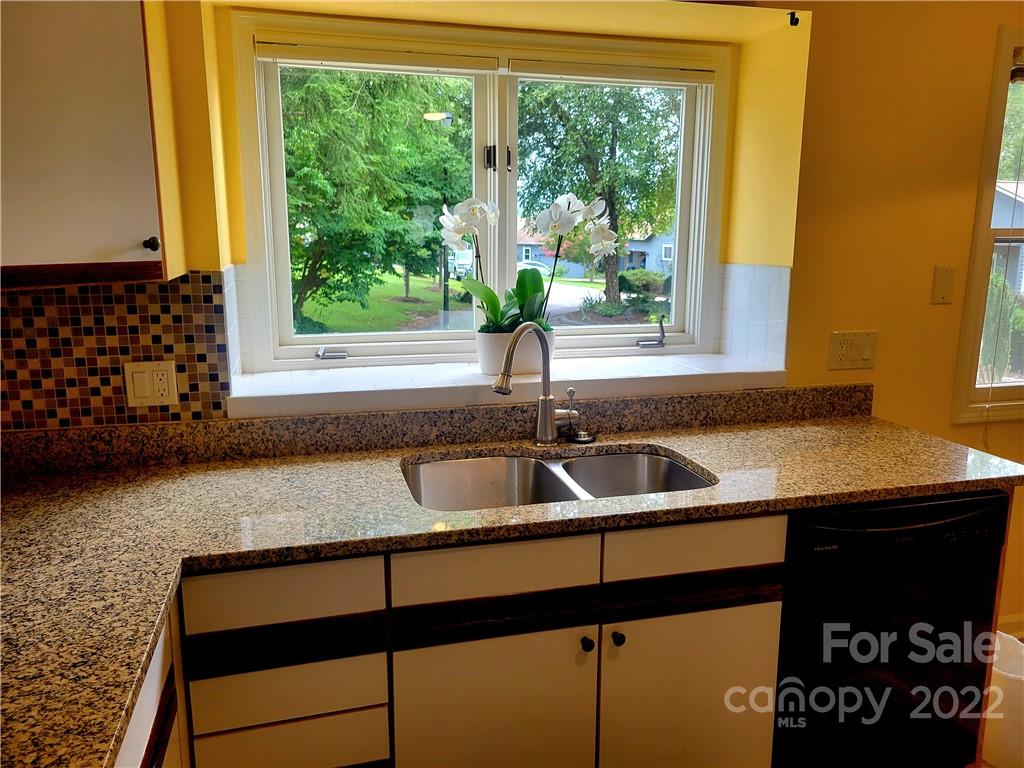 32b Larkspur Court Asheville NC 28805