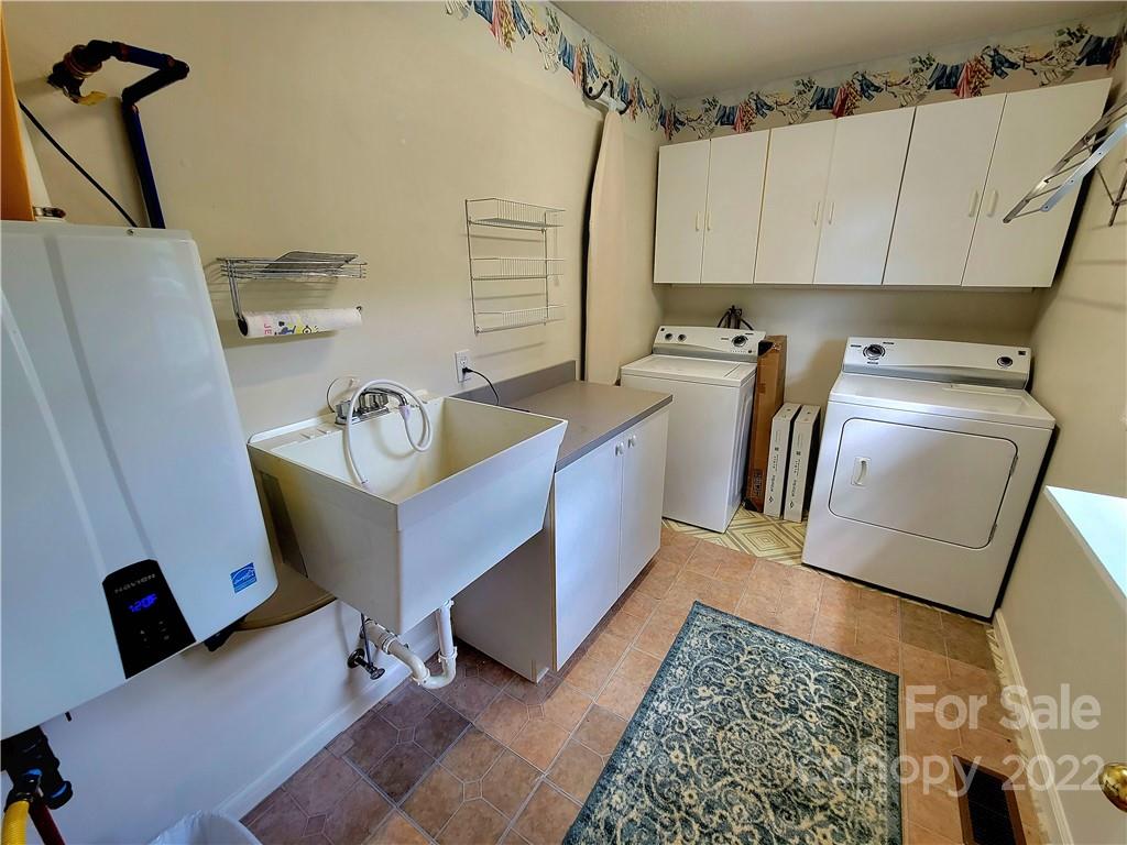 32b Larkspur Court Asheville NC 28805