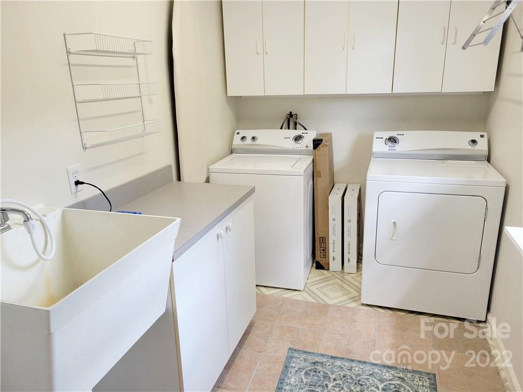 32b Larkspur Court Asheville NC 28805