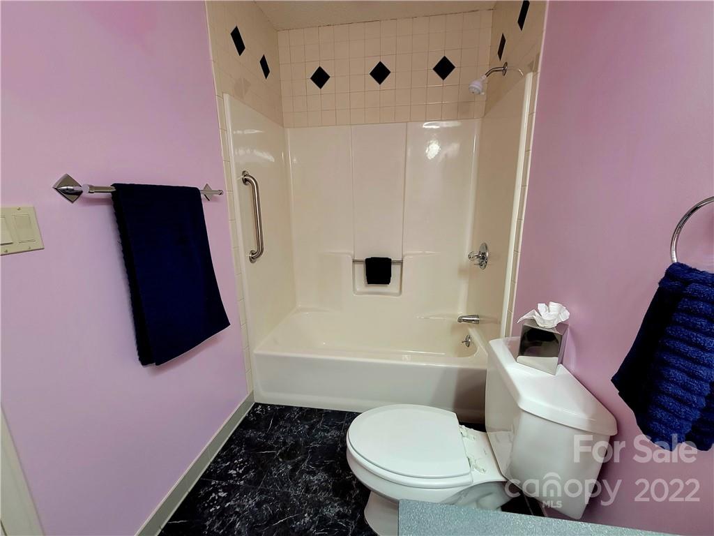 32b Larkspur Court Asheville NC 28805