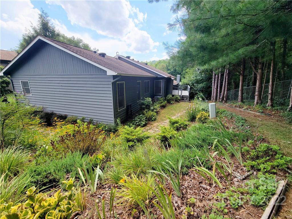 32b Larkspur Court Asheville NC 28805