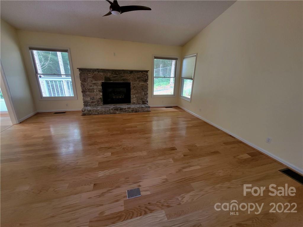 32b Larkspur Court Asheville NC 28805