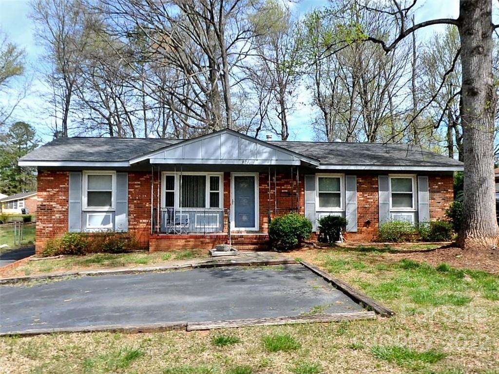 921 Carrington Drive Charlotte NC 28214