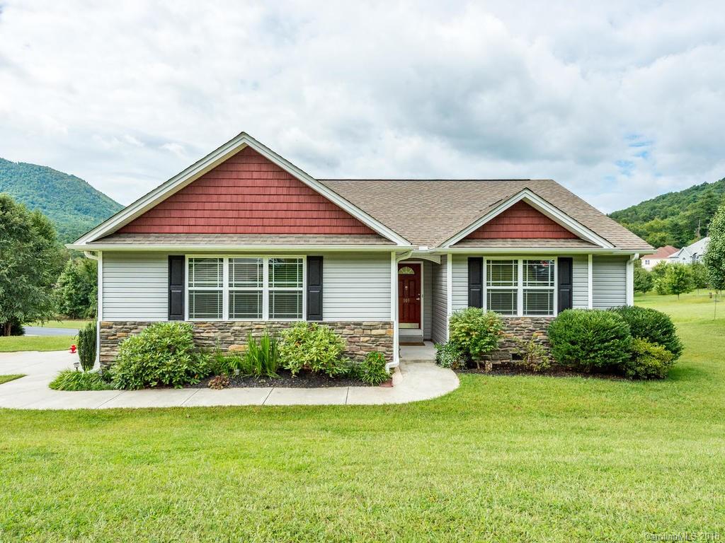 105 Pondside Court Hendersonville NC 28739