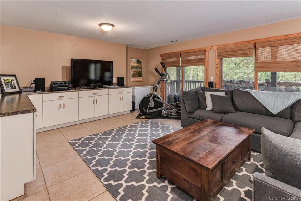 180 Pink Fox Cove Road Weaverville NC 28787
