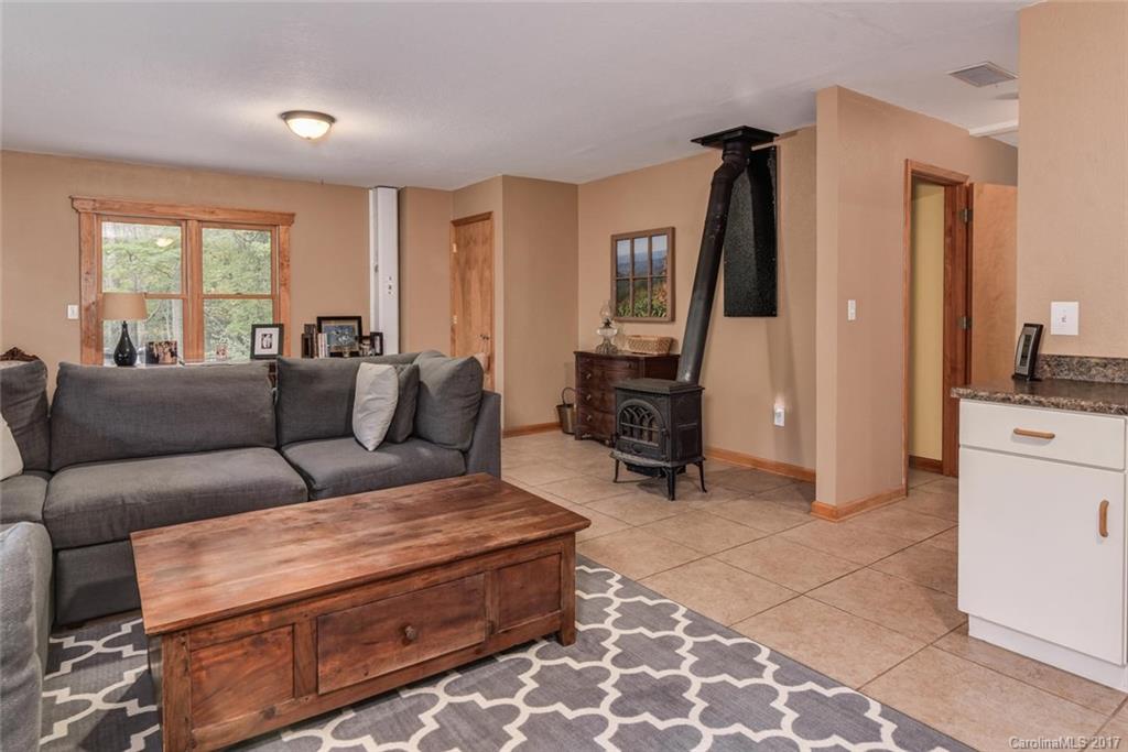180 Pink Fox Cove Road Weaverville NC 28787