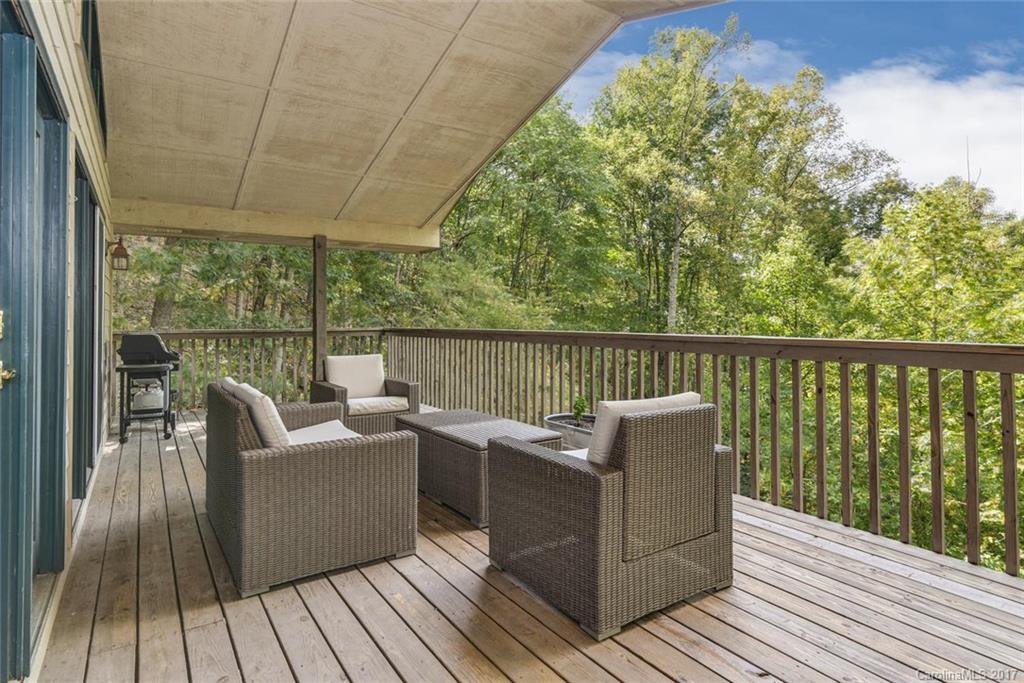 180 Pink Fox Cove Road Weaverville NC 28787