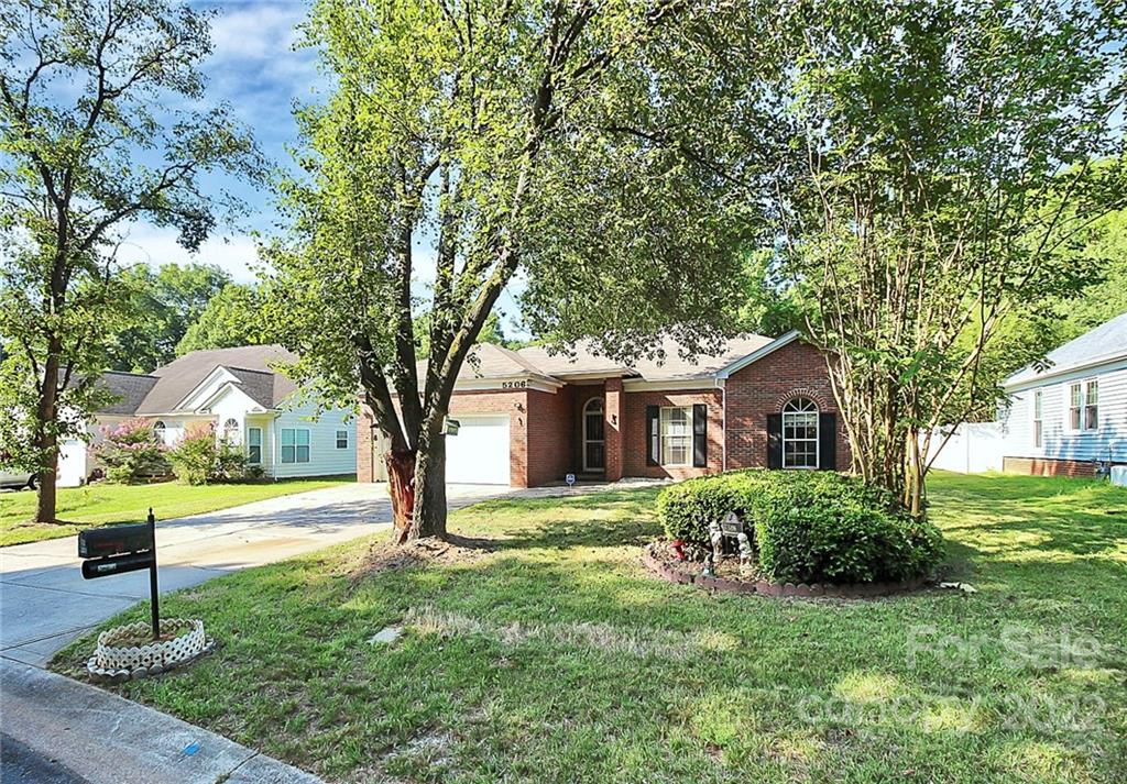 5206 Cressingham Court Charlotte NC 28227