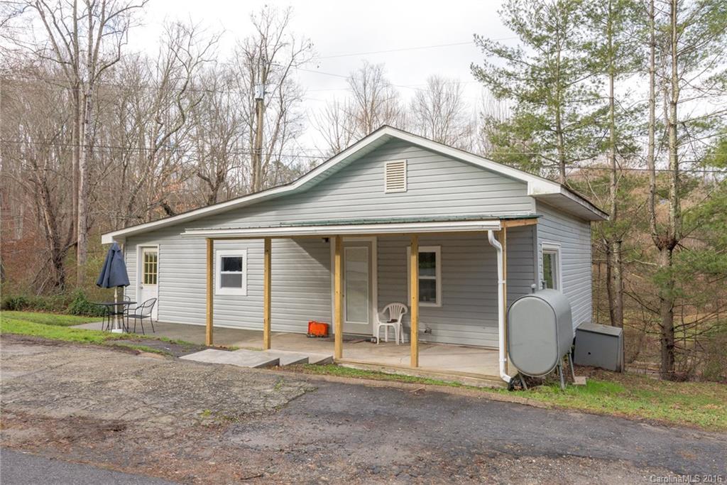25 Solomon Road Leicester NC 28748