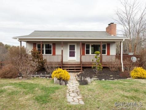 18 Chapel Hill Place Leicester NC 28748