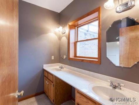 18 Chapel Hill Place Leicester NC 28748