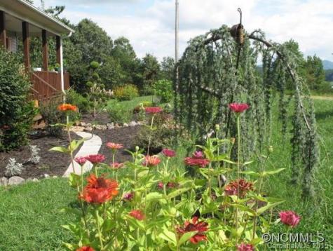 18 Chapel Hill Place Leicester NC 28748